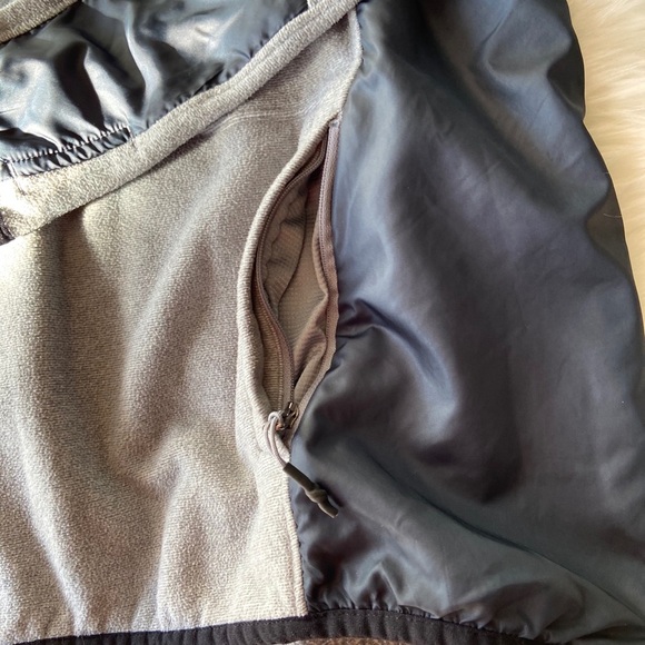 Men’s under armour black and grey hoodie - Picture 3 of 4